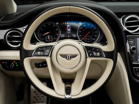 Used 2018 Bentley Bentayga AWD/4WD image 43