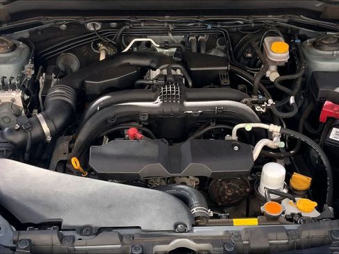 Used 2017 Subaru Forester 2.5i AWD/4WD image 9