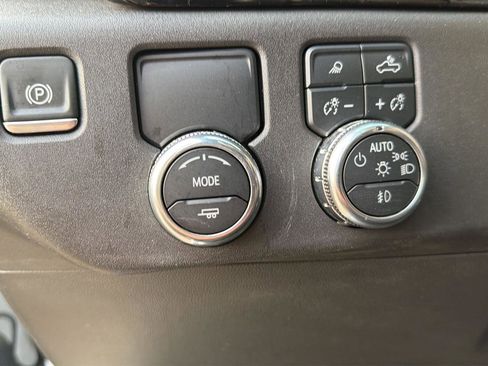 Used 2025 GMC Sierra 1500 SLT image 12