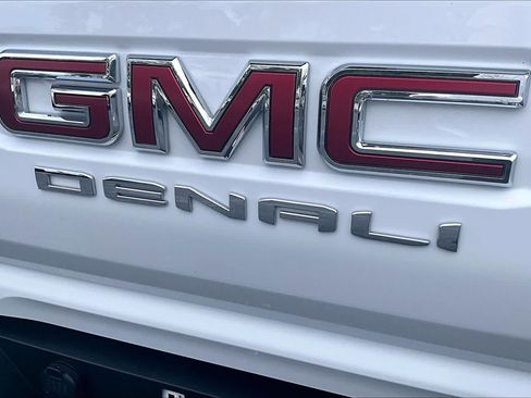 Used 2025 GMC Canyon Denali AWD/4WD image 10