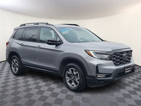 Used 2023 Honda Passport TrailSport image 3