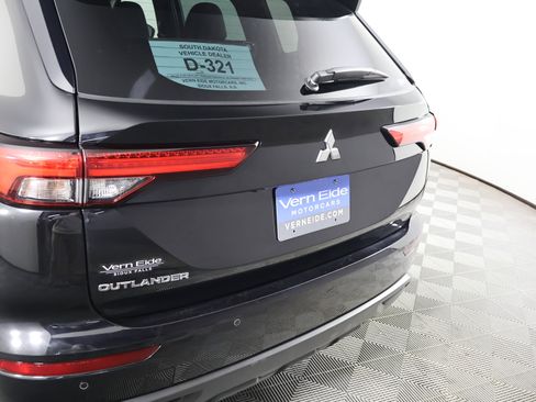 Used 2023 Mitsubishi Outlander ES AWD/4WD image 15