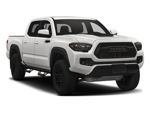 Used 2017 Toyota Tacoma TRD Sport w/ Tow Package (A/T) image 6