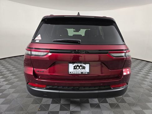 New 2025 Jeep Grand Cherokee Altitude image 5