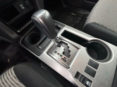 Used 2016 Toyota 4Runner SR5 AWD/4WD image 17