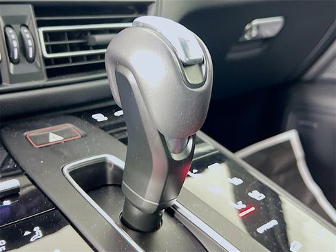 Certified 2025 Porsche Macan image 19