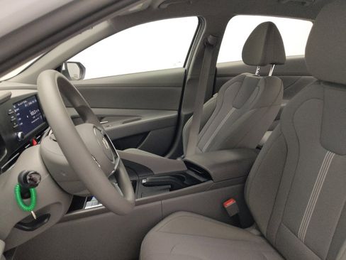 Used 2025 Hyundai Elantra SE w/ Cargo Package FWD image 17