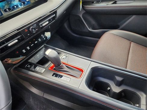 New 2025 Nissan Kicks SR image 12