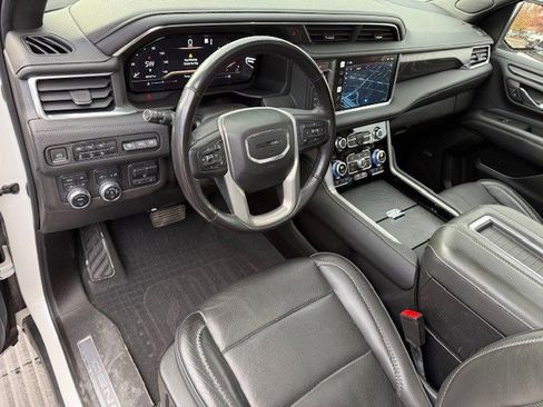Used 2022 GMC Yukon Denali w/ Advanced Technology Package image 13