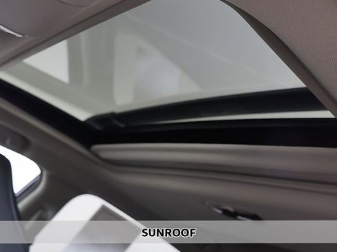 Used 2024 Subaru Crosstrek 2.5i Limited AWD/4WD image 3
