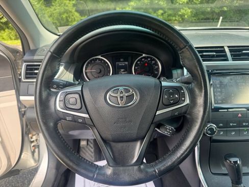 Used 2016 Toyota Camry SE w/ Moonroof Package FWD image 13