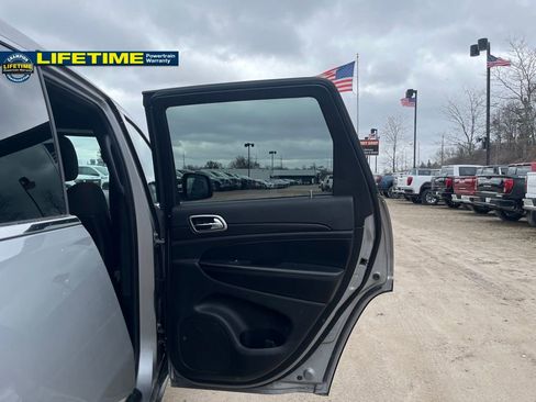 Used 2018 Jeep Grand Cherokee Laredo image 30