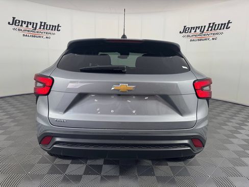 Used 2026 Chevrolet Trax LS w/ Driver Confidence Package FWD image 8