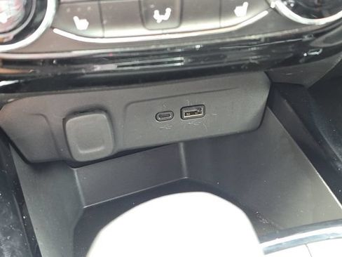 Used 2025 Chevrolet Trax RS w/ Driver Confidence Package FWD image 33