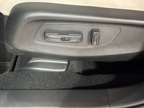 Certified 2025 Honda HR-V EX-L image 15