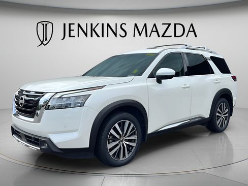Used 2022 Nissan Pathfinder Platinum w/ Cargo Package FWD image 3
