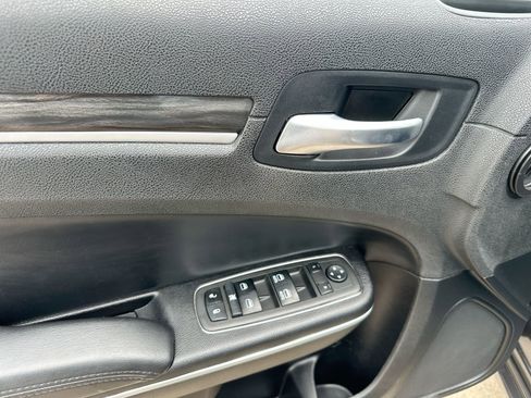 Used 2022 Chrysler 300 Touring w/ Sport Appearance Package RWD image 13