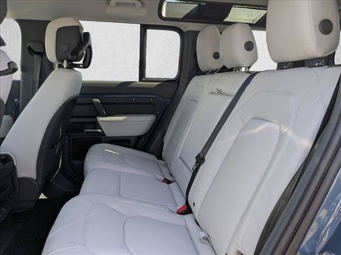 New 2026 Land Rover Defender 110 X-Dynamic SE AWD/4WD image 16