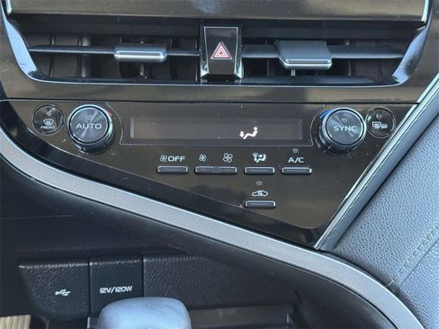 Used 2023 Toyota Camry SE image 5