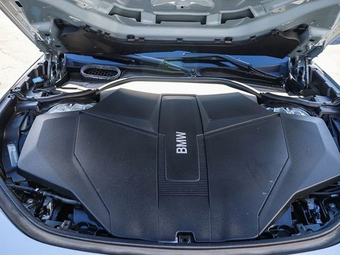 Used 2025 BMW i7 eDrive50 w/ M Sport Package image 27