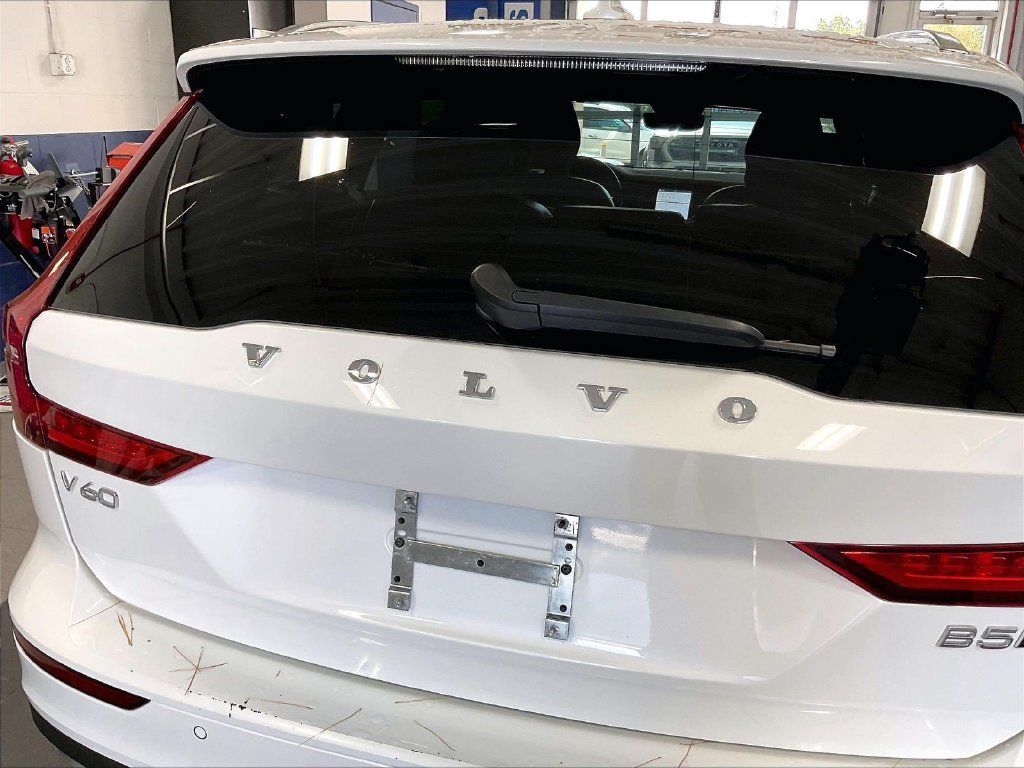 Used 2025 Volvo V60 B5 Cross Country Plus AWD/4WD image 28