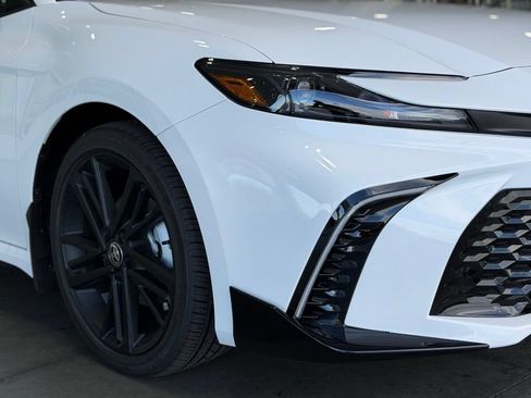 Used 2026 Toyota Camry Hybrid FWD image 7