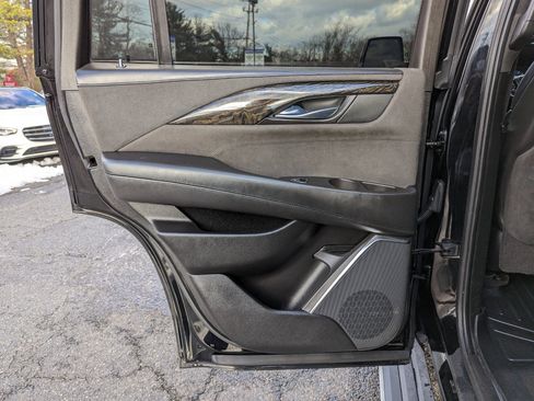 Used 2016 Cadillac Escalade Platinum image 40