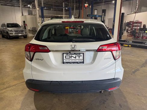 Used 2020 Honda HR-V LX image 3