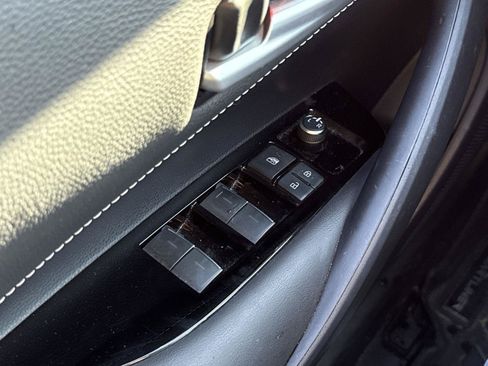 Used 2019 Toyota Corolla SE w/ Carpet Mat Package FWD image 17