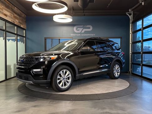 Used 2020 Ford Explorer XLT w/ Equipment Group 202A AWD/4WD image 7