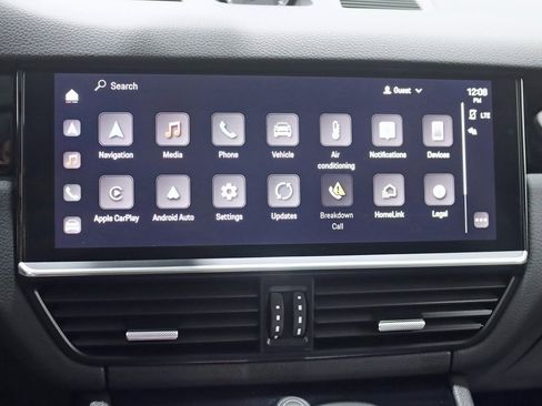 Used 2022 Porsche Cayenne image 17