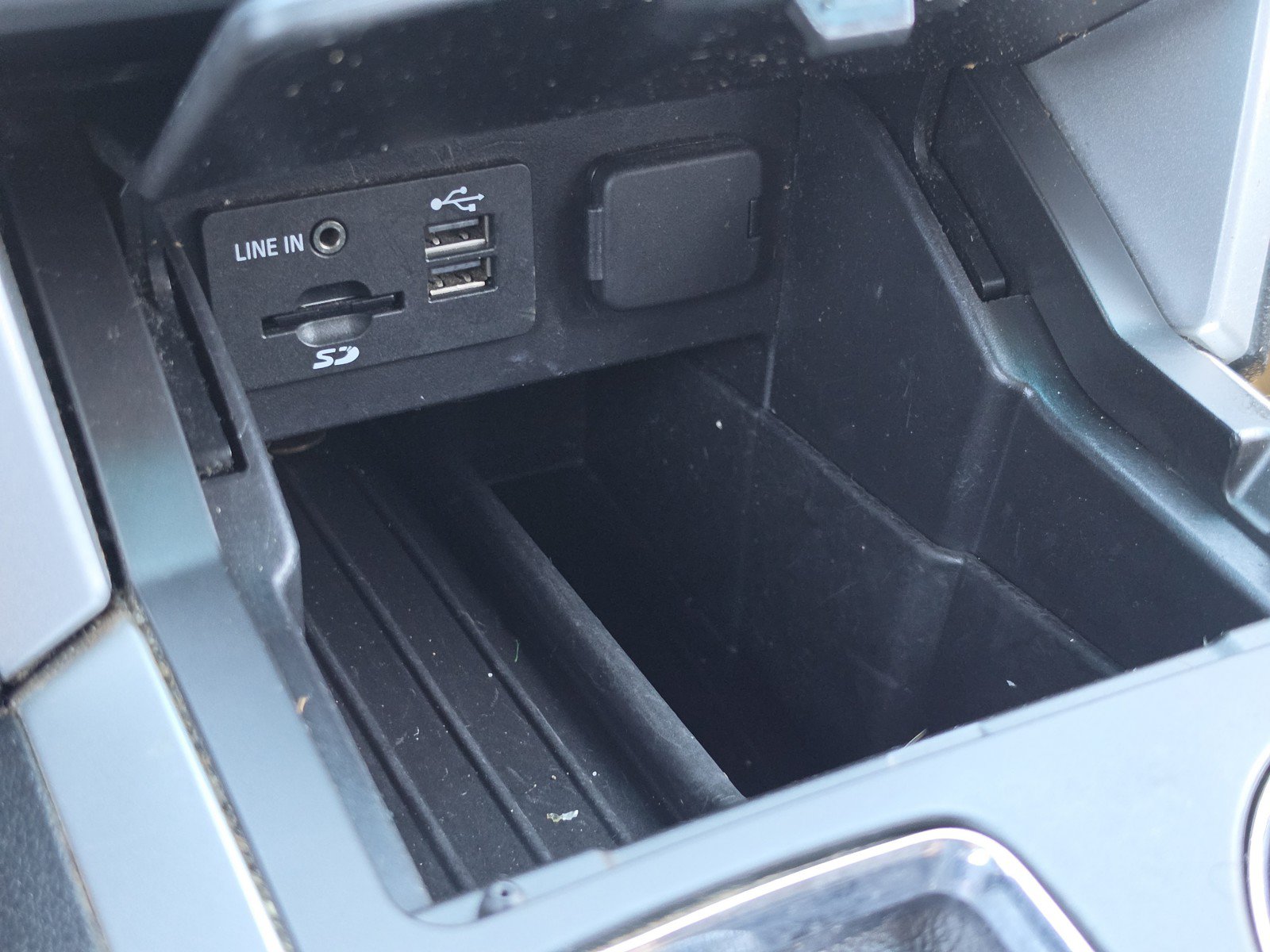 Used 2015 Ford Explorer XLT w/ Equipment Group 202B FWD image 25