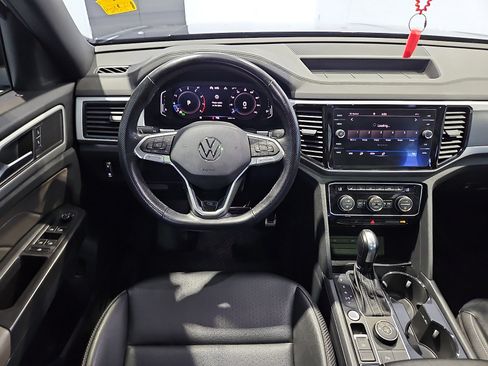 Certified 2022 Volkswagen Atlas Cross Sport SEL R-Line AWD/4WD image 8