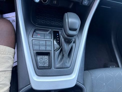 Used 2025 Toyota RAV4 XLE AWD/4WD image 21