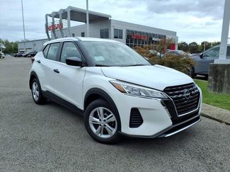 New 2025 Nissan Kicks Play S video 1