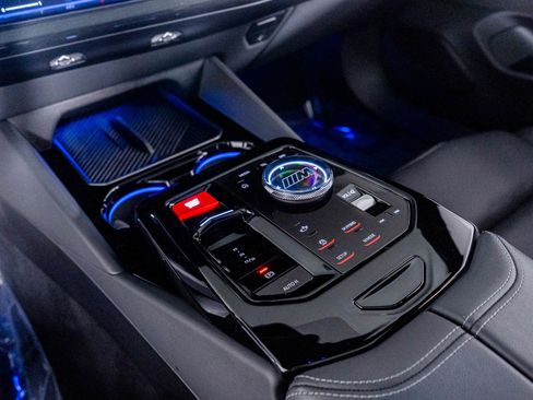 Used 2025 BMW M5 w/ Executive Package image 38