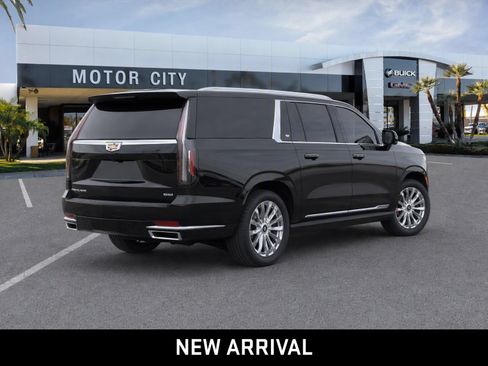Certified 2023 Cadillac Escalade ESV Premium Luxury w/ Performance Package AWD/4WD image 4