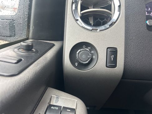 Used 2012 Ford F250 Lariat image 12