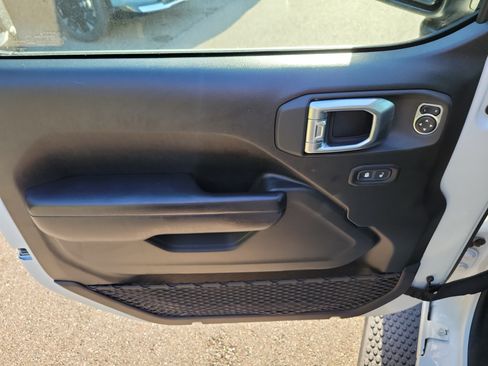Used 2020 Jeep Wrangler Sport AWD/4WD image 11