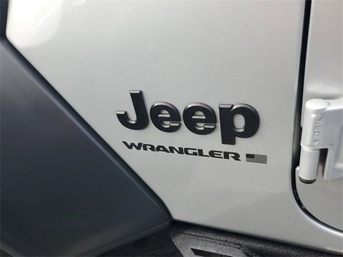 Used 2023 Jeep Wrangler Willys image 5