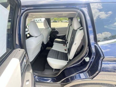 New 2025 Mitsubishi Outlander SE image 23