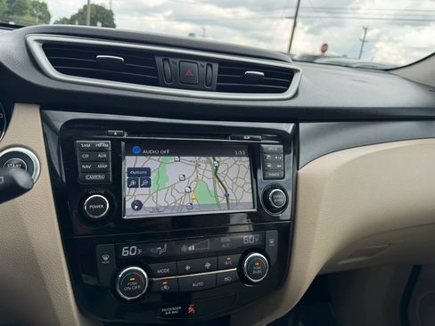 Used 2016 Nissan Rogue SV w/ SV Premium Package FWD image 18