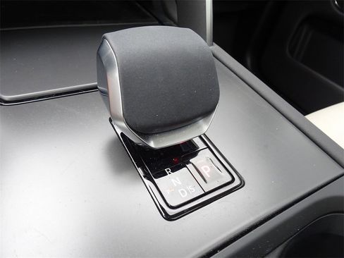 Used 2024 Land Rover Discovery Sport S image 16