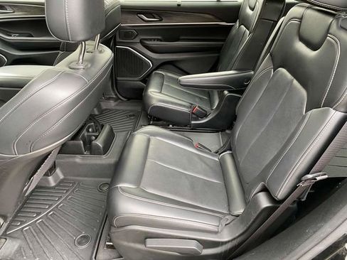 Used 2021 Jeep Grand Cherokee L Limited w/ Luxury Tech Group II image 16