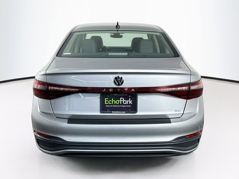 Used 2025 Volkswagen Jetta SE FWD image 7