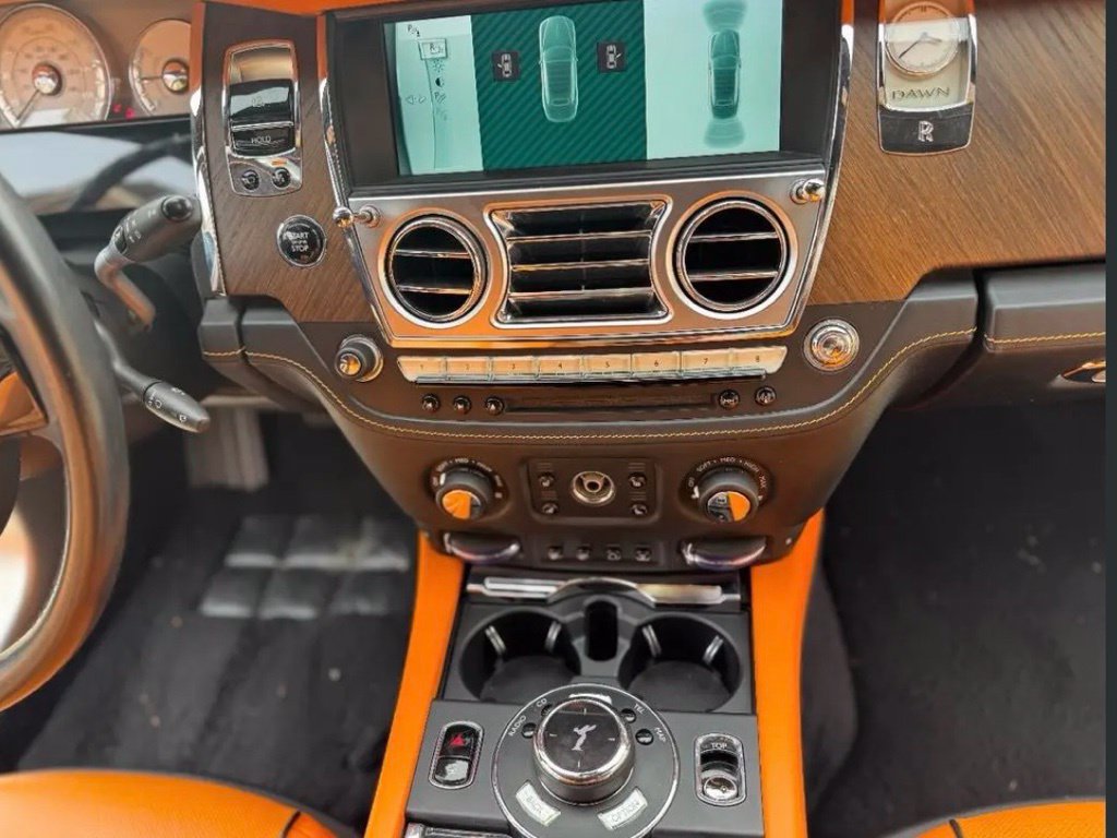 Used 2016 Rolls-Royce Dawn RWD image 13