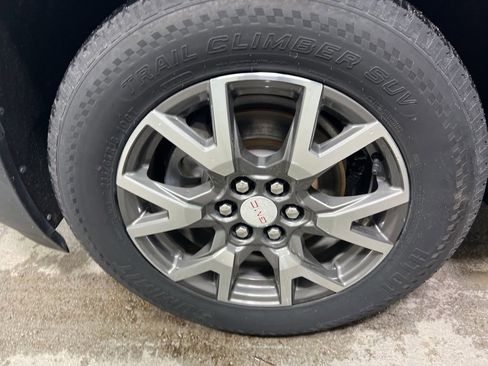 Used 2020 GMC Acadia SLE FWD image 30