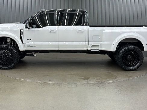Used 2026 Ford F450 Platinum w/ FX4 Off-Road Package AWD/4WD image 2
