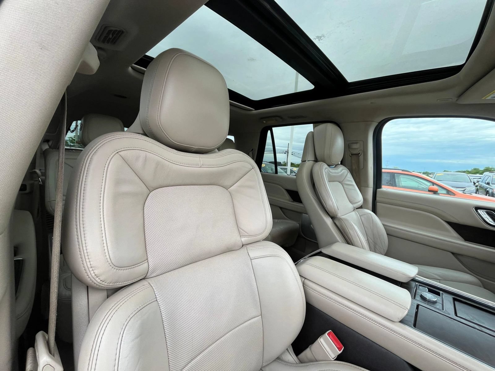 Used 2020 Lincoln Navigator Reserve w/ Luxury Package RWD image 32