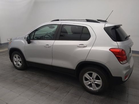 Used 2021 Chevrolet Trax LT w/ LT Convenience Package FWD image 3